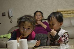 女儿的吃瓜日常,女儿的甜蜜吃瓜日常